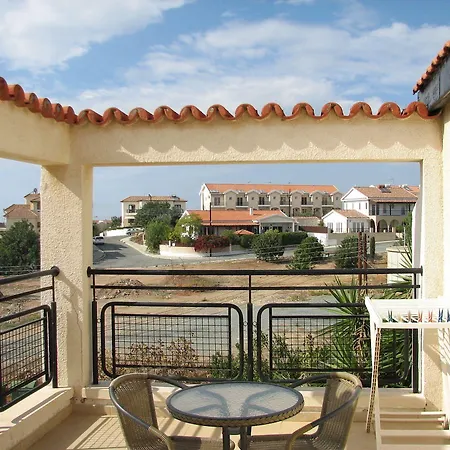 מלון Hill View Restaurant & 3*