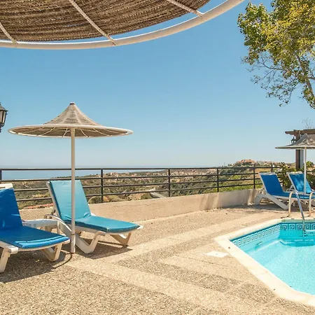Hill View Restaurant & 3*