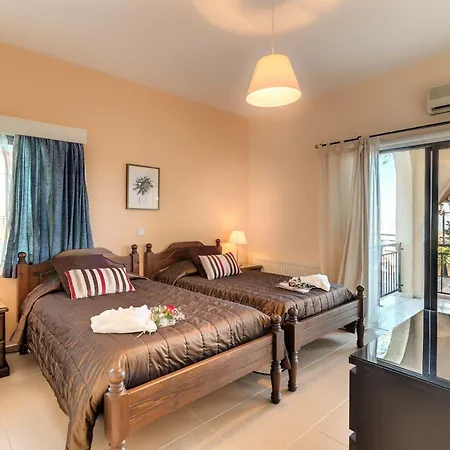 Hotel Hill View Restaurant & 3*