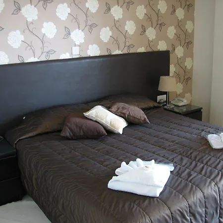 Hill View Restaurant & 3*