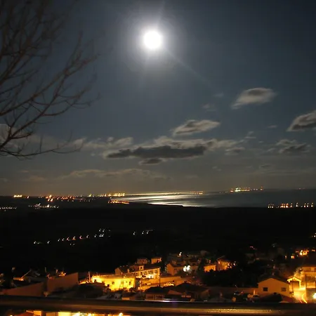 Hotel Hill View Restaurant & 3*