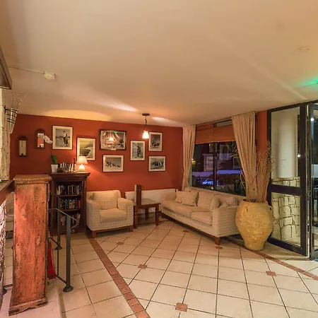 Hill View Restaurant & 3*